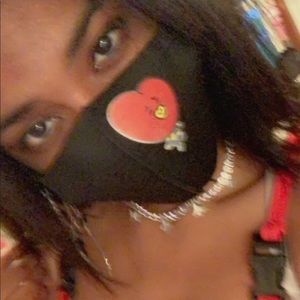 Meet your Posher, Leah